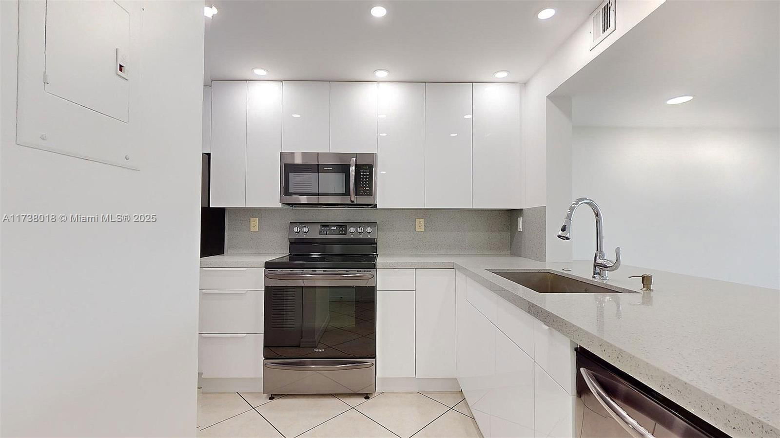 Real estate property located at 10155 9th St Cir #4-403, Miami-dade, Las Brisas Village Condo, Miami, FL