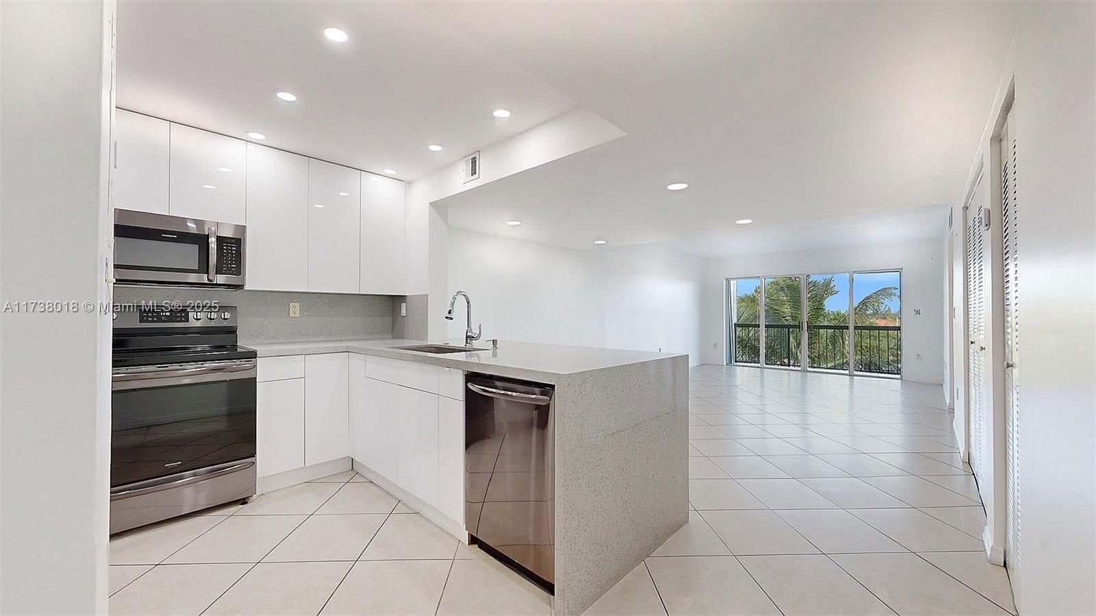 Real estate property located at 10155 9th St Cir #4-403, Miami-dade, Las Brisas Village Condo, Miami, FL