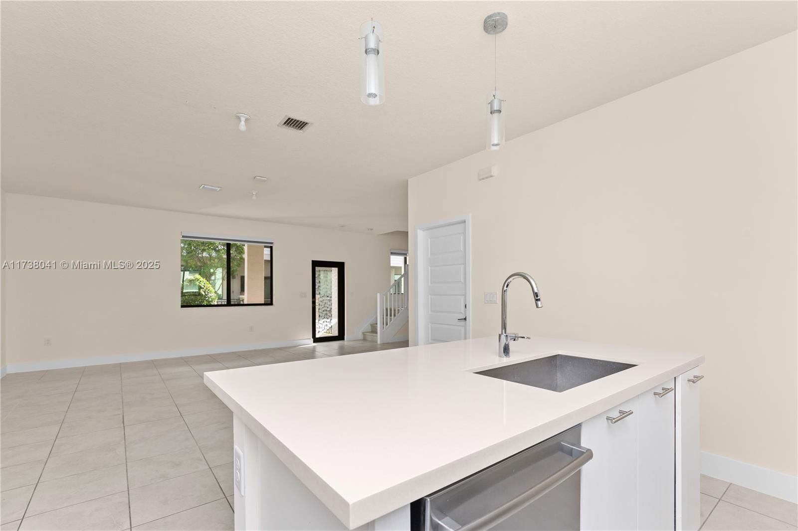 Real estate property located at 4760 83rd Pkwy, Miami-dade, Downtown Doral South Phas, Doral, FL