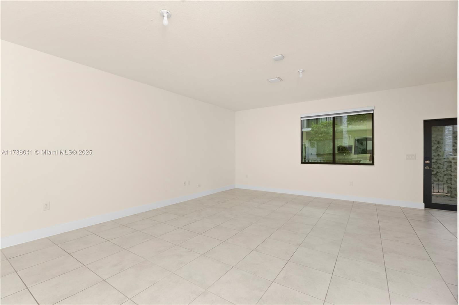 Real estate property located at 4760 83rd Pkwy, Miami-dade, Downtown Doral South Phas, Doral, FL
