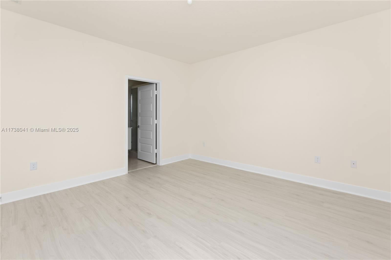 Real estate property located at 4760 83rd Pkwy, Miami-dade, Downtown Doral South Phas, Doral, FL