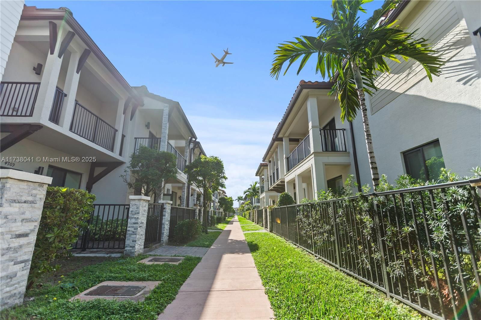 Real estate property located at 4760 83rd Pkwy, Miami-dade, Downtown Doral South Phas, Doral, FL