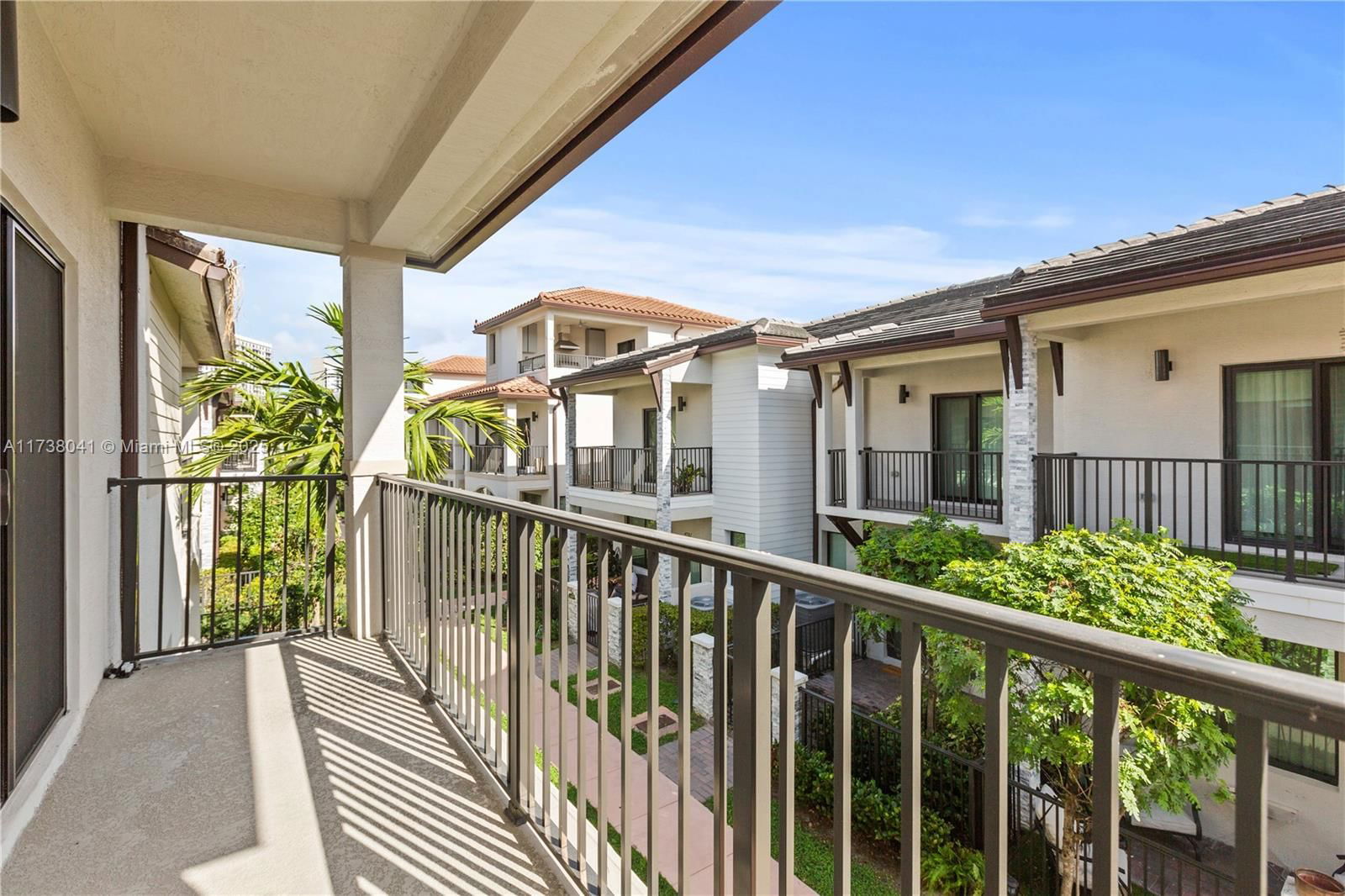 Real estate property located at 4760 83rd Pkwy, Miami-dade, Downtown Doral South Phas, Doral, FL