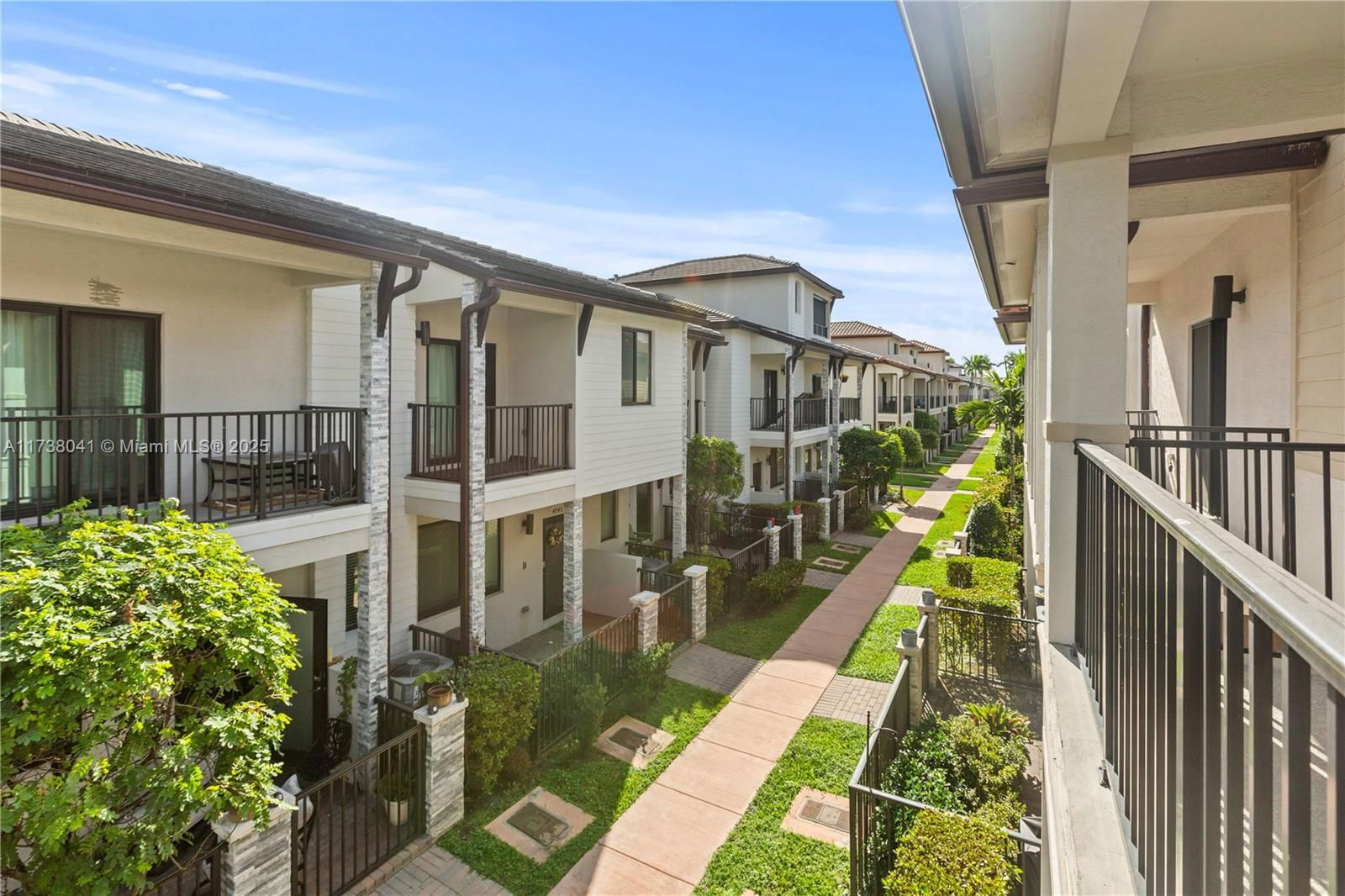 Real estate property located at 4760 83rd Pkwy, Miami-dade, Downtown Doral South Phas, Doral, FL