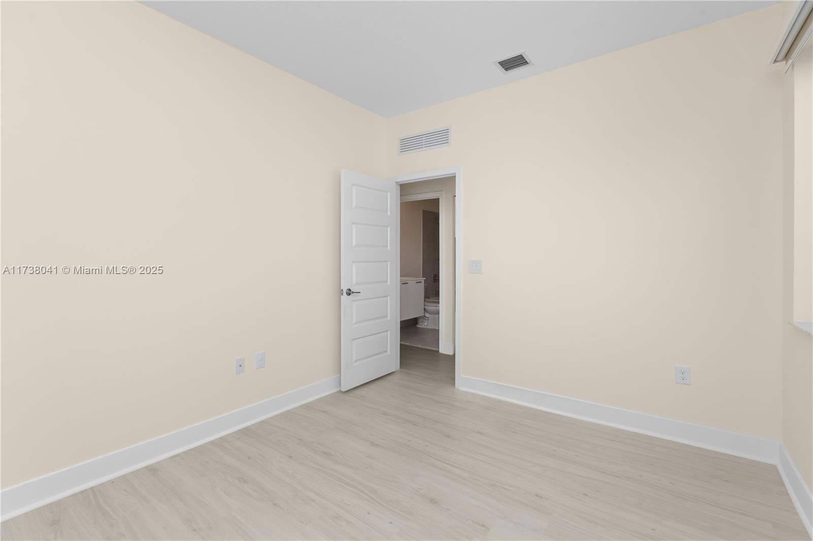 Real estate property located at 4760 83rd Pkwy, Miami-dade, Downtown Doral South Phas, Doral, FL