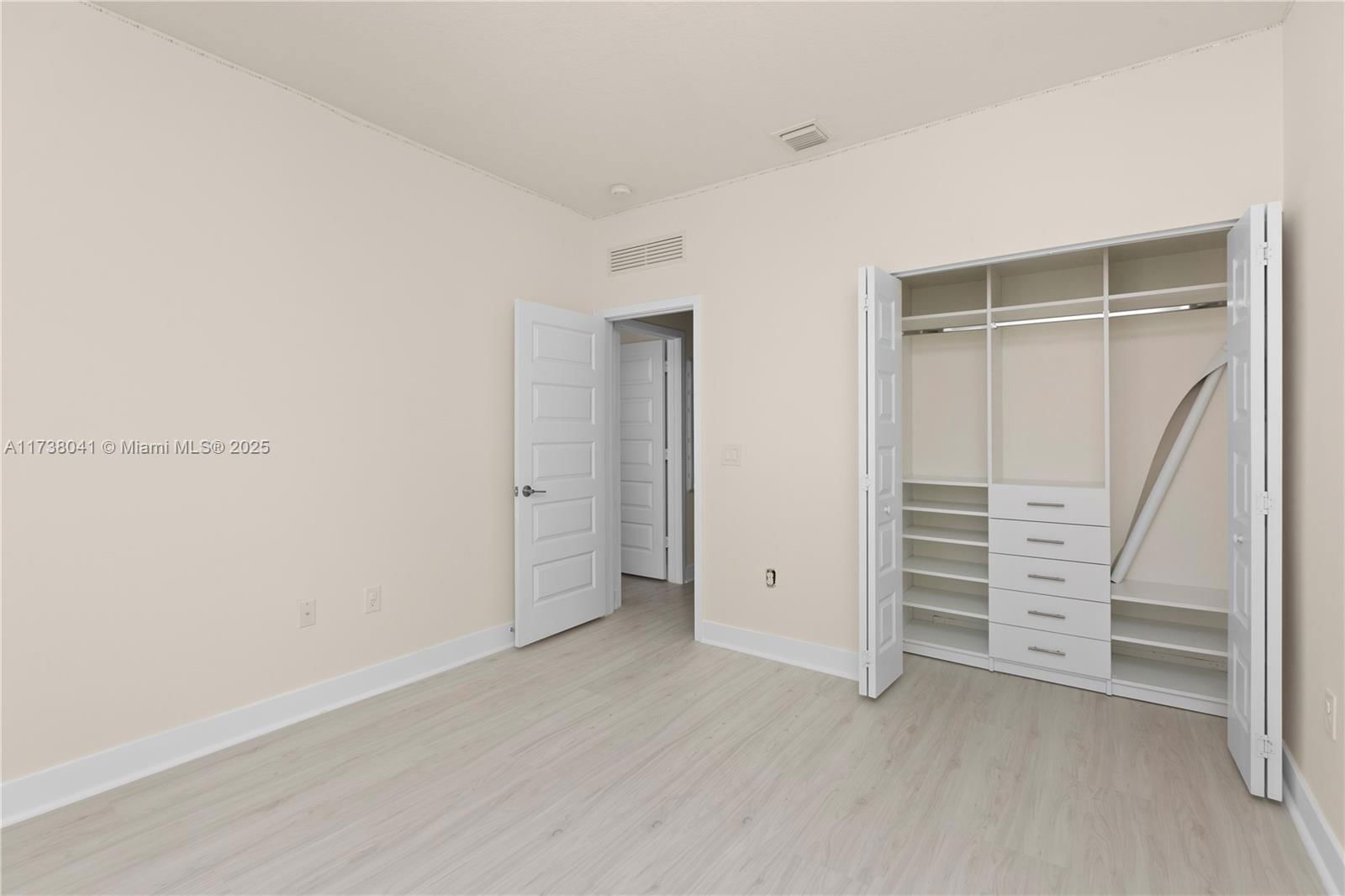 Real estate property located at 4760 83rd Pkwy, Miami-dade, Downtown Doral South Phas, Doral, FL