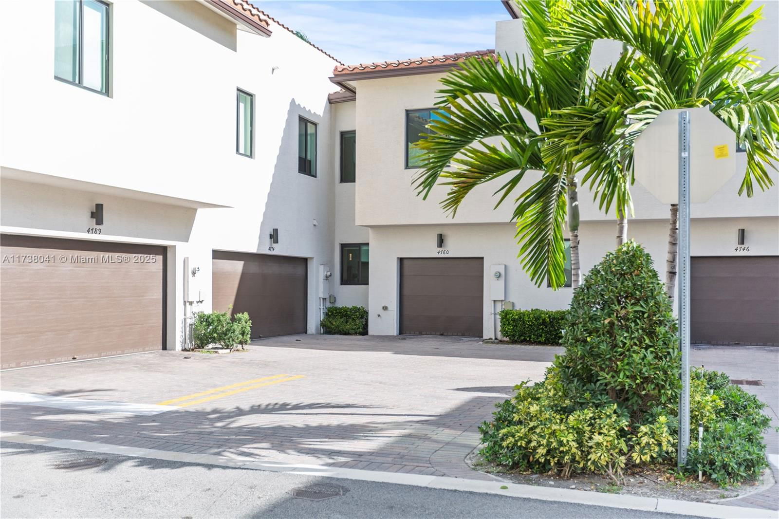 Real estate property located at 4760 83rd Pkwy, Miami-dade, Downtown Doral South Phas, Doral, FL