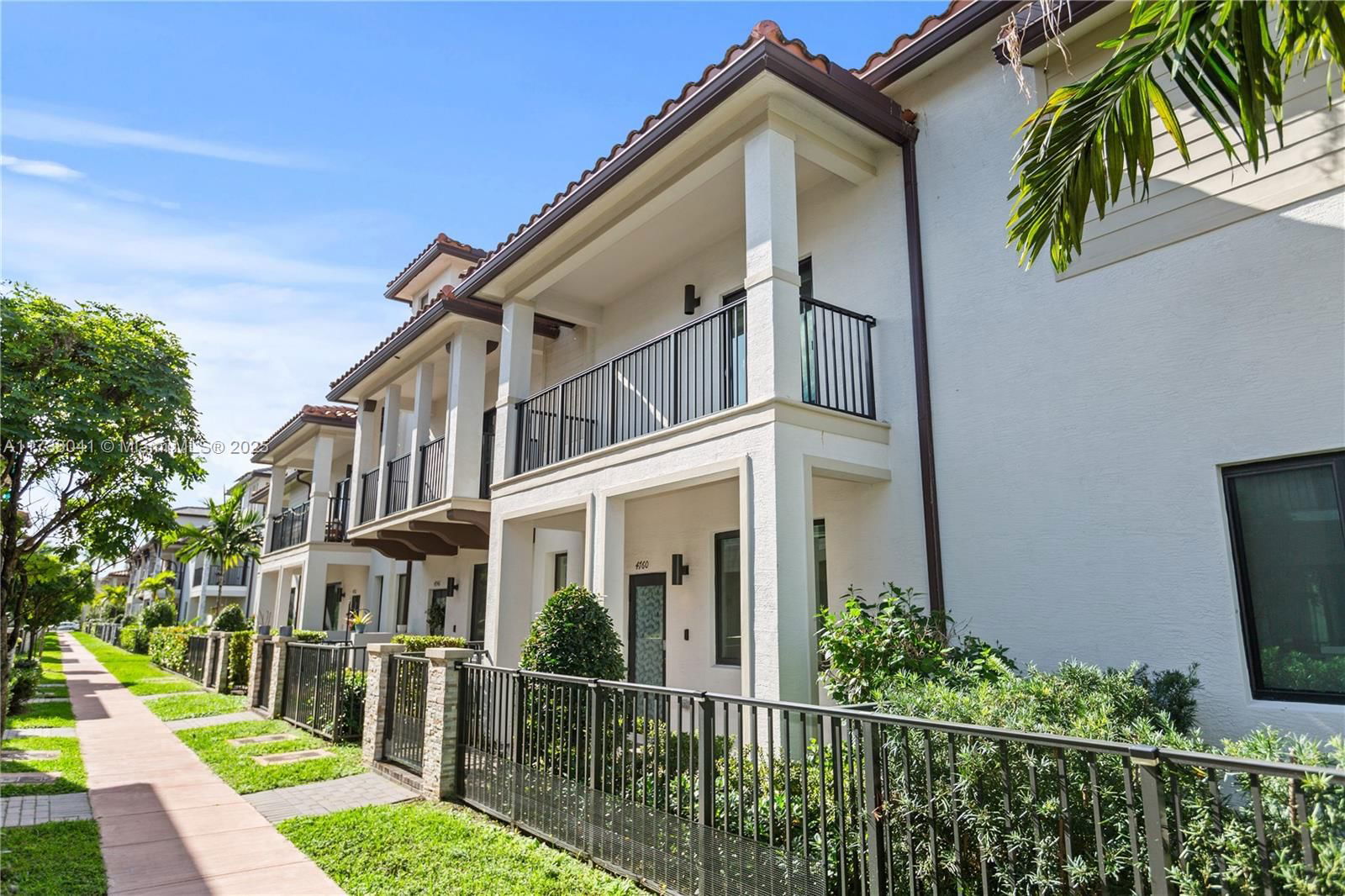 Real estate property located at 4760 83rd Pkwy, Miami-dade, Downtown Doral South Phas, Doral, FL