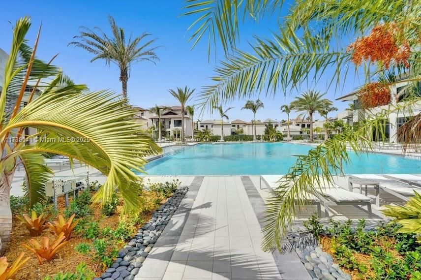 Real estate property located at 4760 83rd Pkwy, Miami-dade, Downtown Doral South Phas, Doral, FL