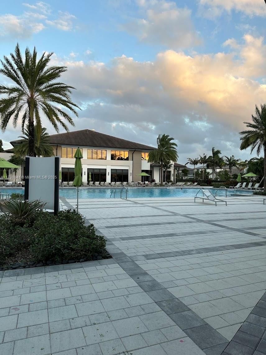 Real estate property located at 4760 83rd Pkwy, Miami-dade, Downtown Doral South Phas, Doral, FL