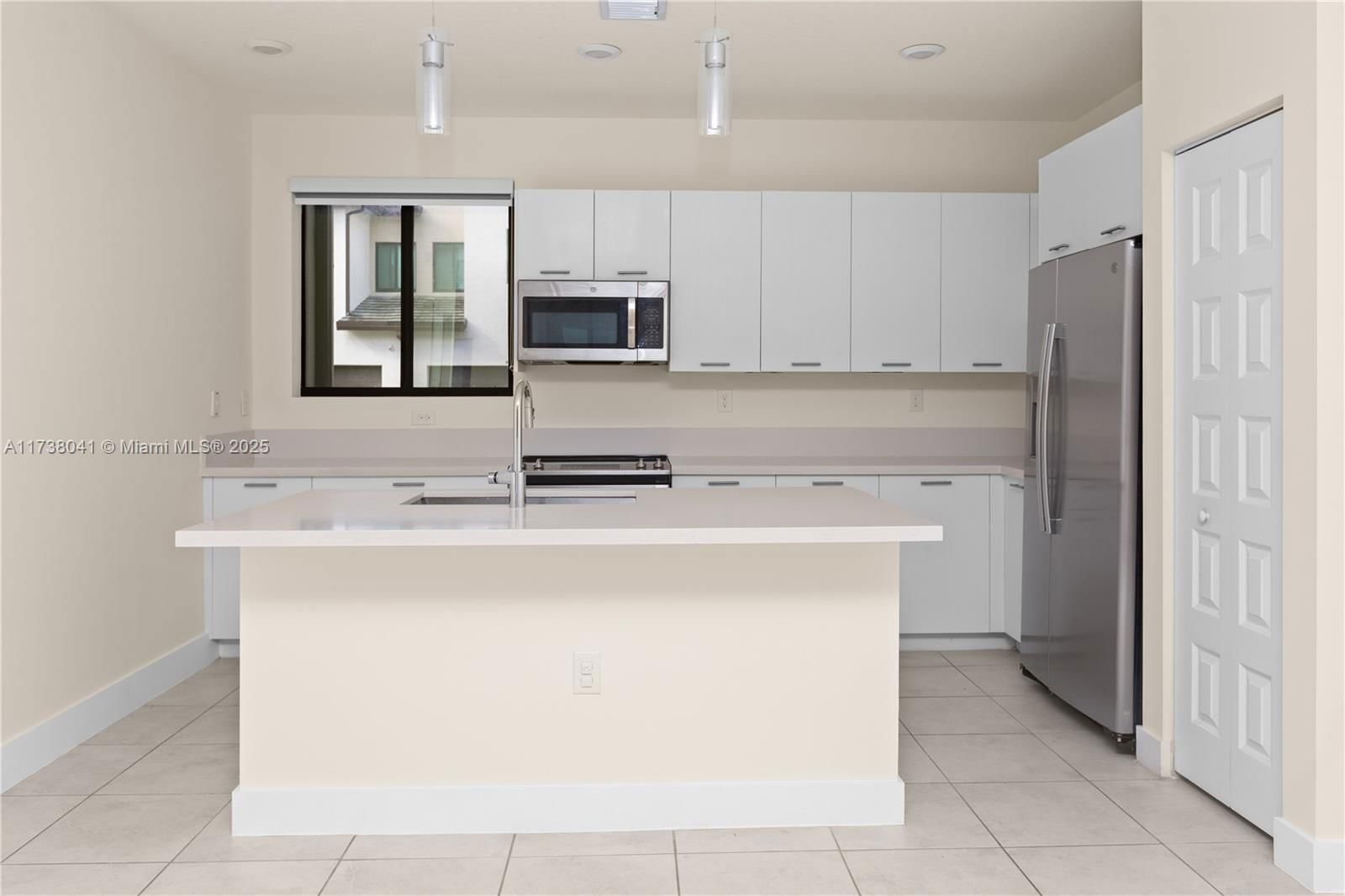Real estate property located at 4760 83rd Pkwy, Miami-dade, Downtown Doral South Phas, Doral, FL