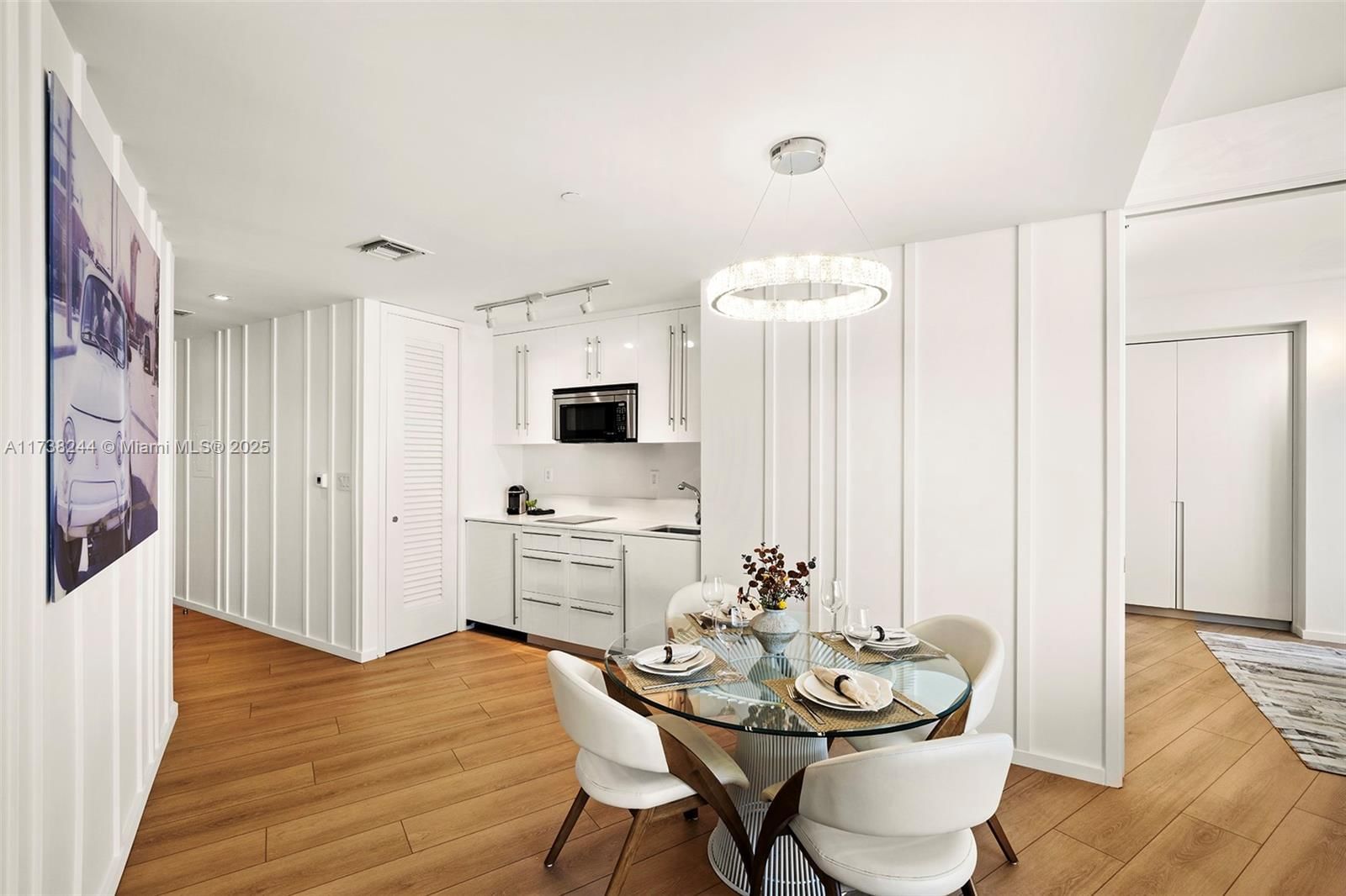 Real estate property located at 2201 Collins Ave #811, Miami-dade, 2201 Collins Ave Condo, Miami Beach, FL