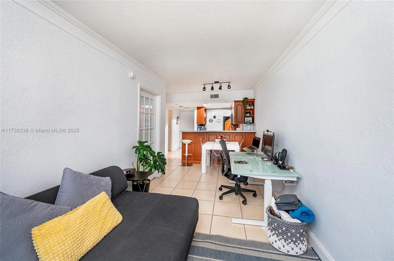 Real estate property located at 2899 Collins Ave #833, Miami-dade, Triton Tower Condo, Miami Beach, FL