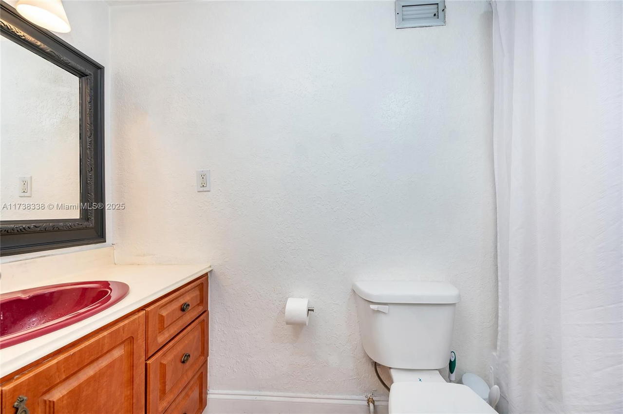 Real estate property located at 2899 Collins Ave #833, Miami-dade, Triton Tower Condo, Miami Beach, FL