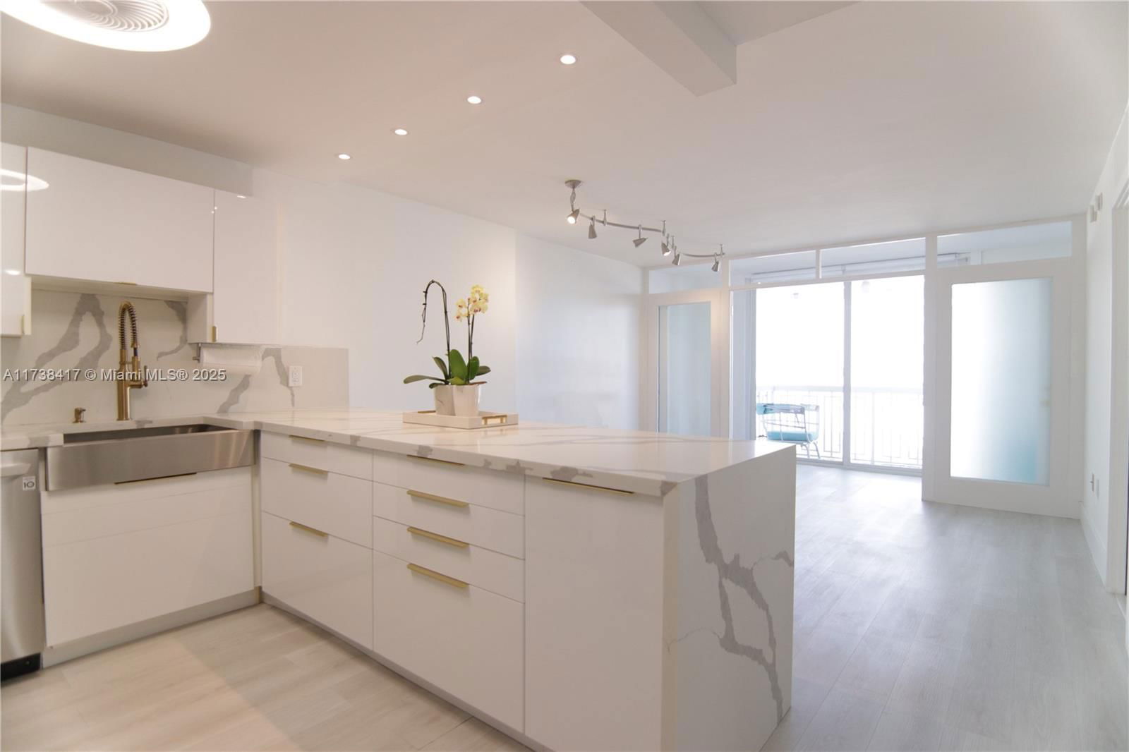 Real estate property located at 401 Ocean Dr #724, Miami-dade, The Presidential Condo, Miami Beach, FL