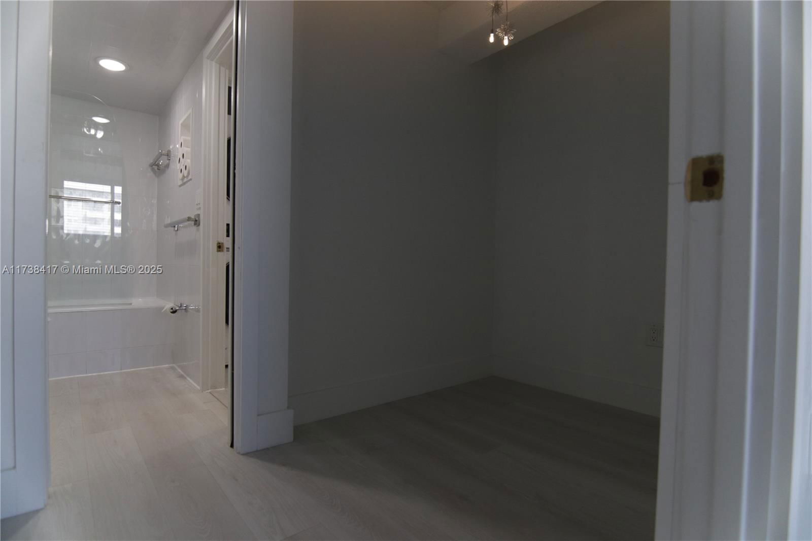 Real estate property located at 401 Ocean Dr #724, Miami-dade, The Presidential Condo, Miami Beach, FL