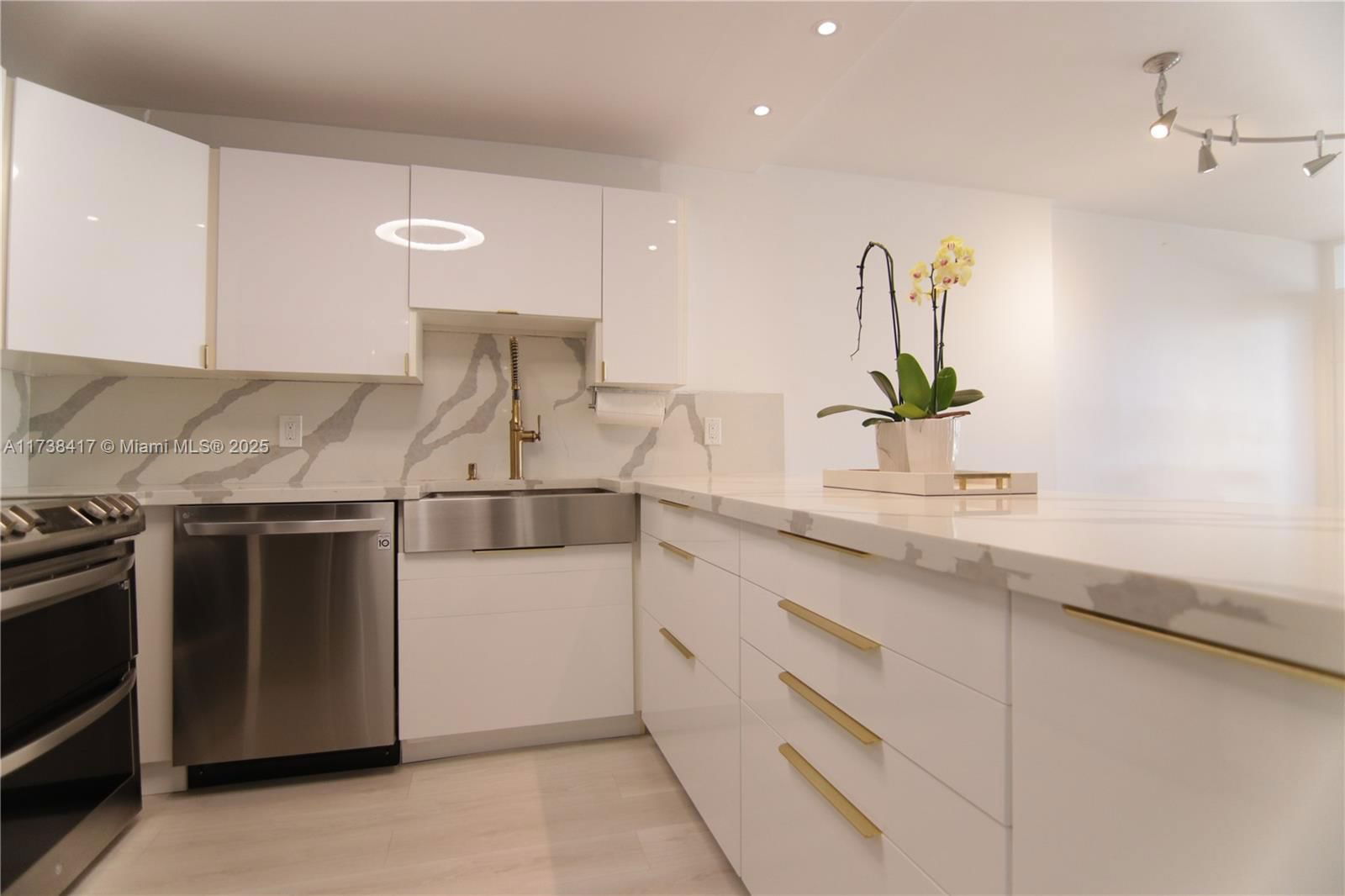 Real estate property located at 401 Ocean Dr #724, Miami-dade, The Presidential Condo, Miami Beach, FL