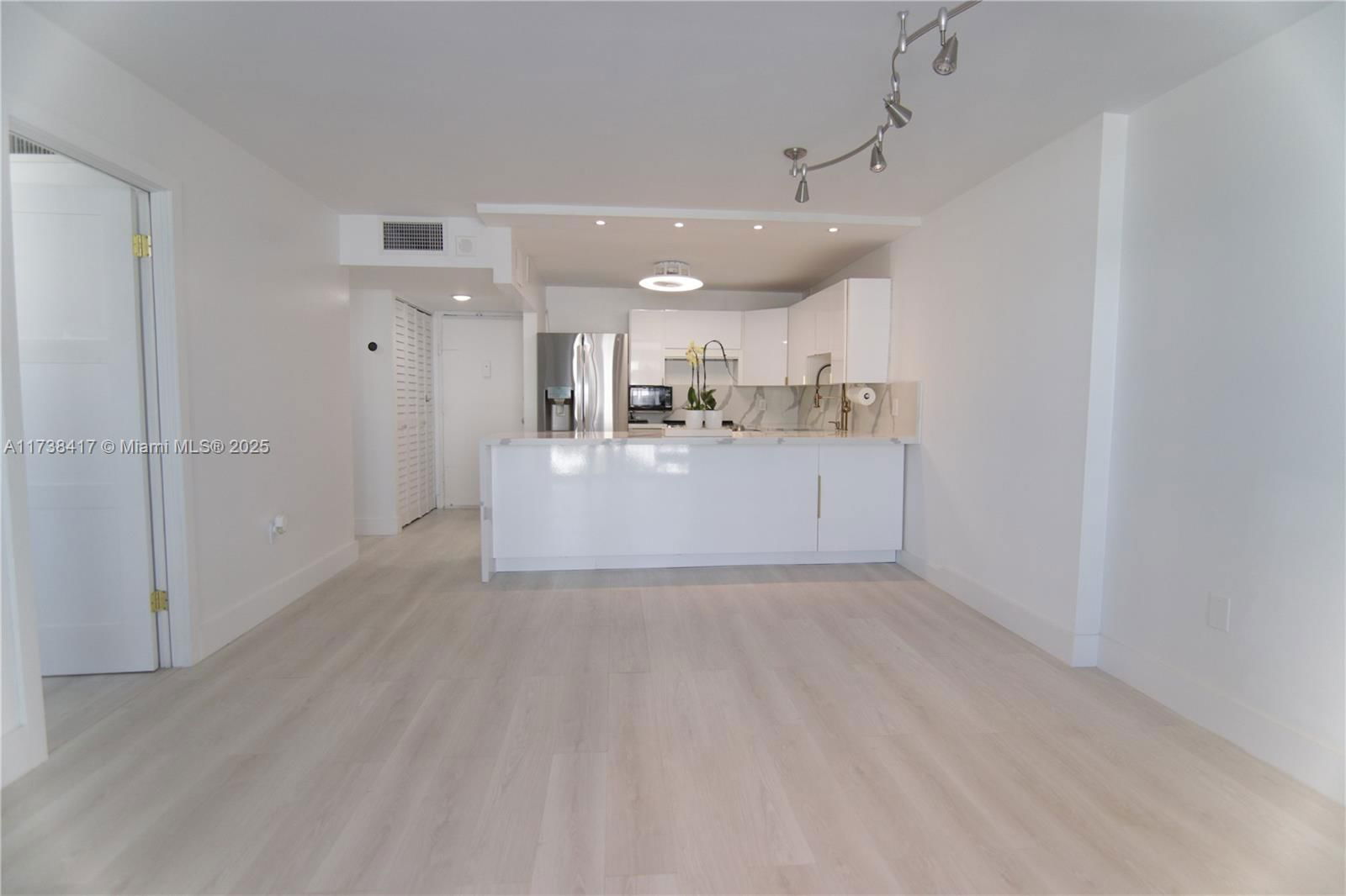 Real estate property located at 401 Ocean Dr #724, Miami-dade, The Presidential Condo, Miami Beach, FL
