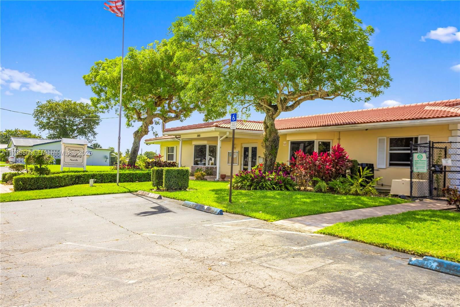 Real estate property located at 2701 52nd Ct, Broward, Tamarac Lakes North, Tamarac, FL