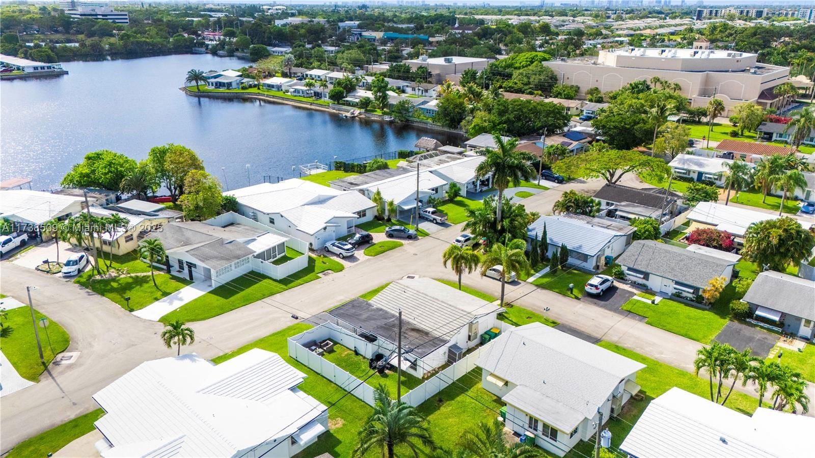 Real estate property located at 2701 52nd Ct, Broward, Tamarac Lakes North, Tamarac, FL