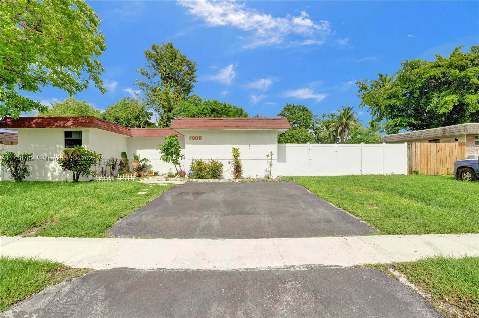 Real estate property located at 7908 70th Ave, Broward, Heathgate 3rd Add, Tamarac, FL