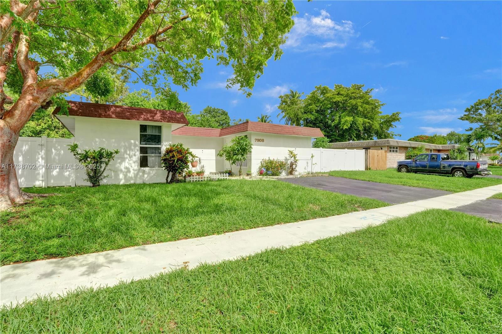 Real estate property located at 7908 70th Ave, Broward, Heathgate 3rd Add, Tamarac, FL