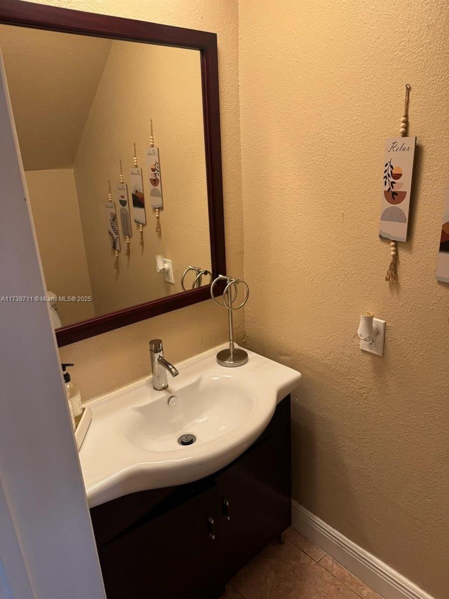 Real estate property located at 2401 11th St #3C, Miami-dade, Biltmore Club Villas Town, Miami, FL