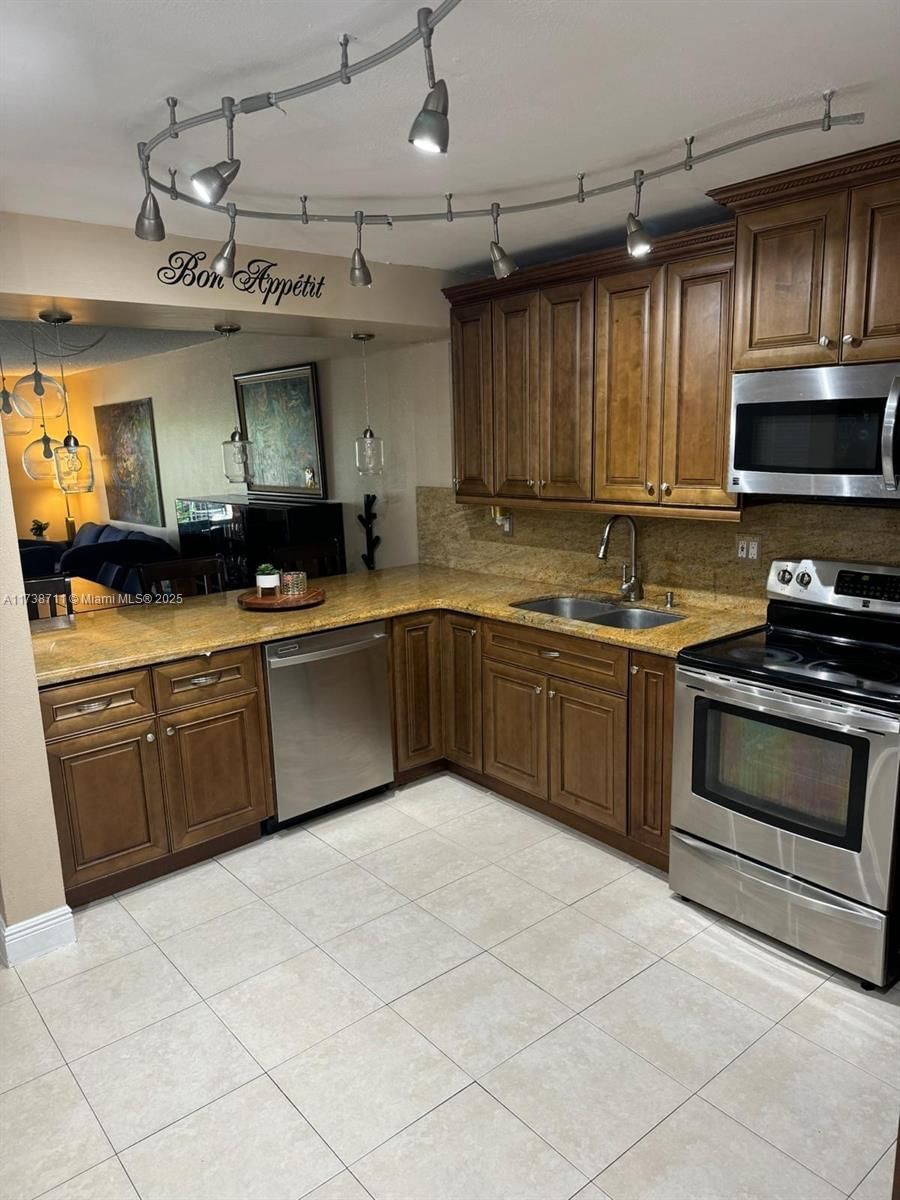 Real estate property located at 2401 11th St #3C, Miami-dade, Biltmore Club Villas Town, Miami, FL