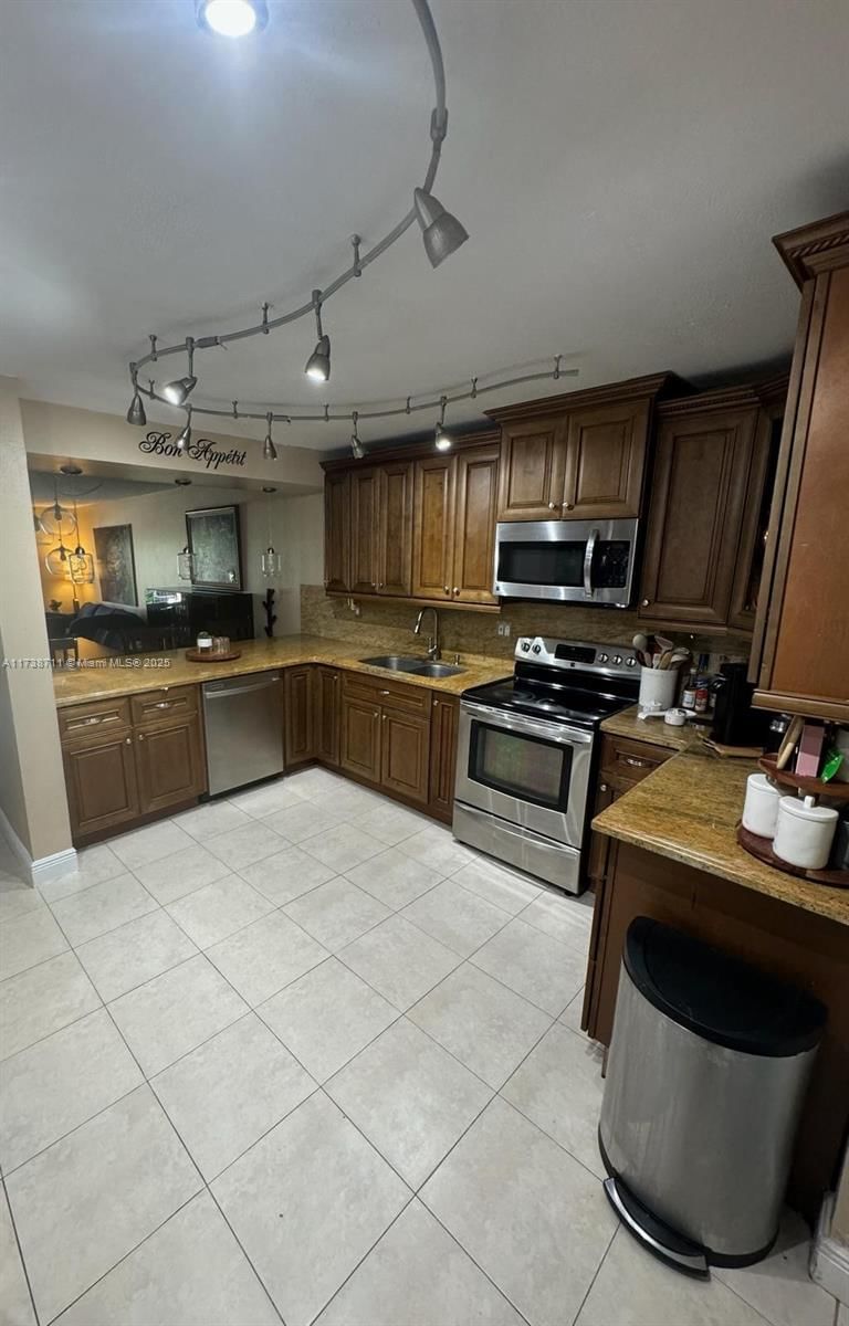 Real estate property located at 2401 11th St #3C, Miami-dade, Biltmore Club Villas Town, Miami, FL