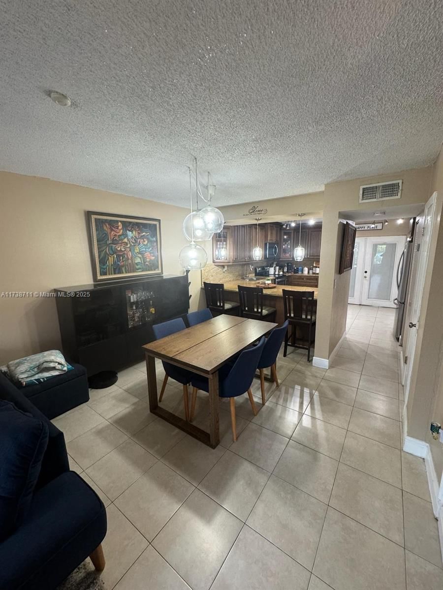 Real estate property located at 2401 11th St #3C, Miami-dade, Biltmore Club Villas Town, Miami, FL