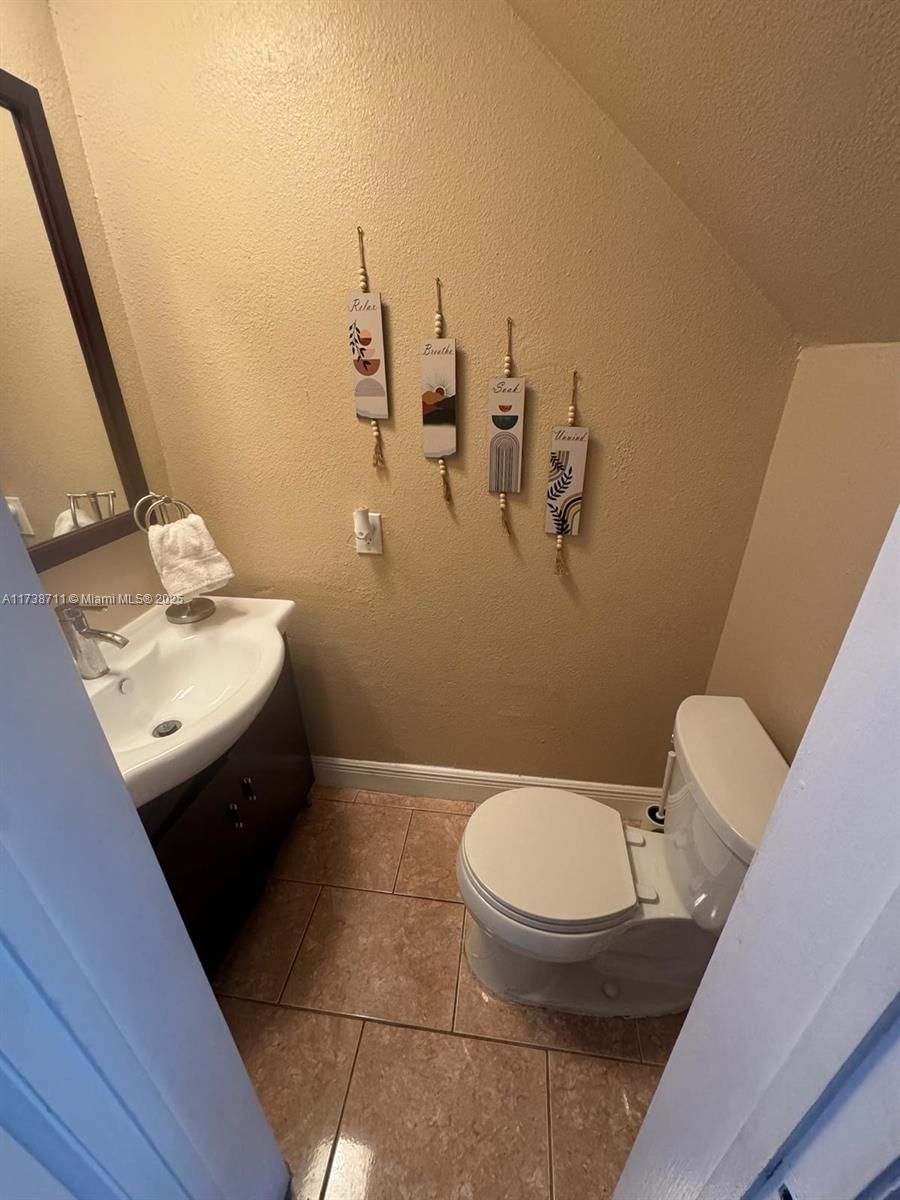 Real estate property located at 2401 11th St #3C, Miami-dade, Biltmore Club Villas Town, Miami, FL