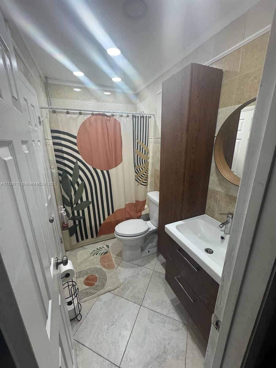 Real estate property located at 2401 11th St #3C, Miami-dade, Biltmore Club Villas Town, Miami, FL