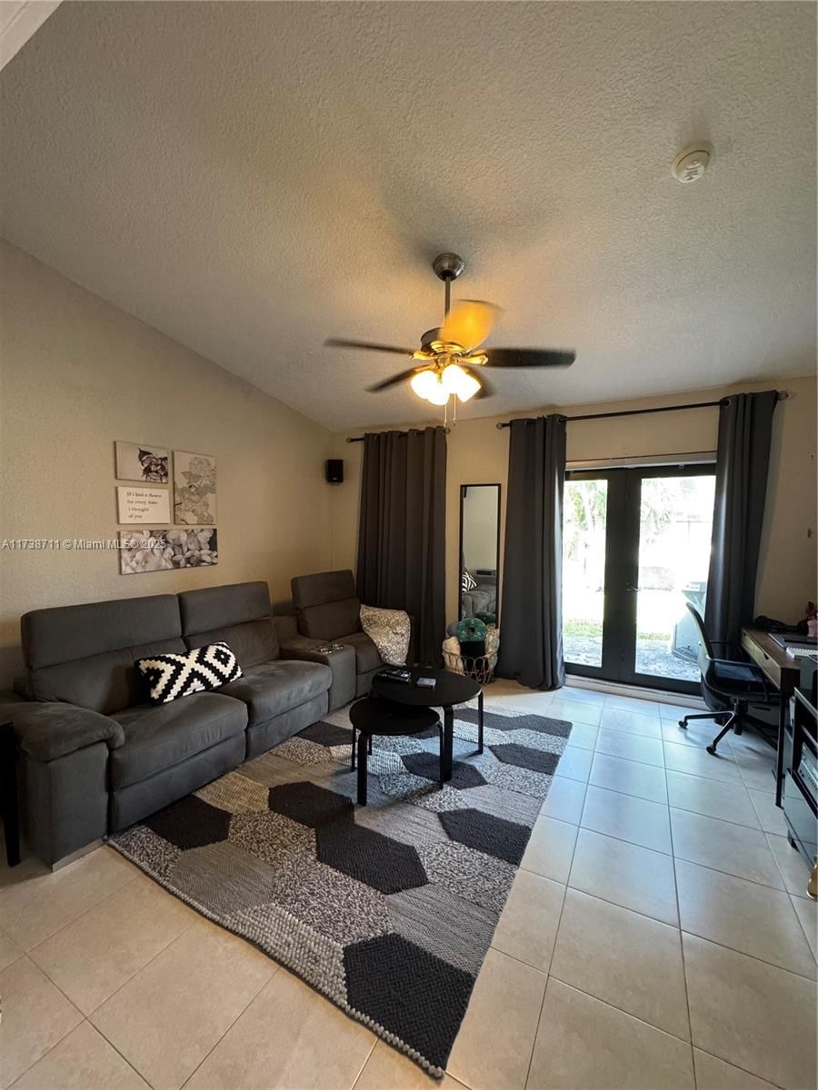 Real estate property located at 2401 11th St #3C, Miami-dade, Biltmore Club Villas Town, Miami, FL