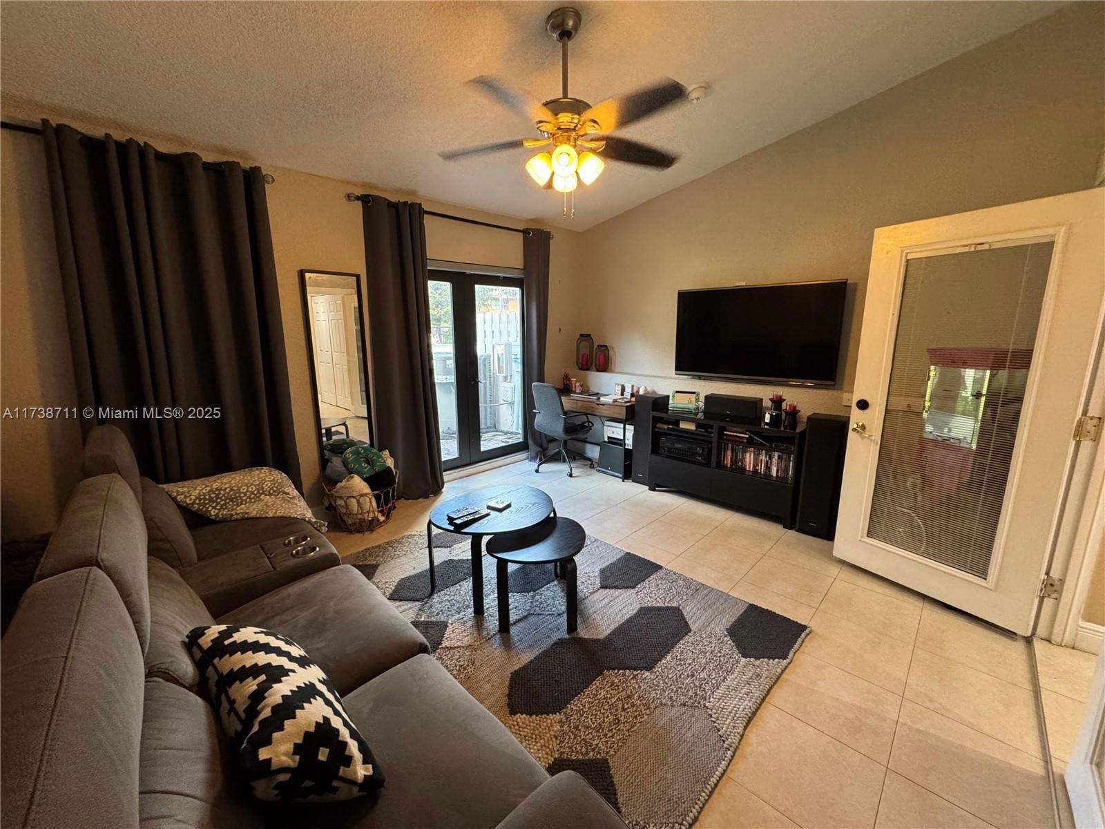 Real estate property located at 2401 11th St #3C, Miami-dade, Biltmore Club Villas Town, Miami, FL