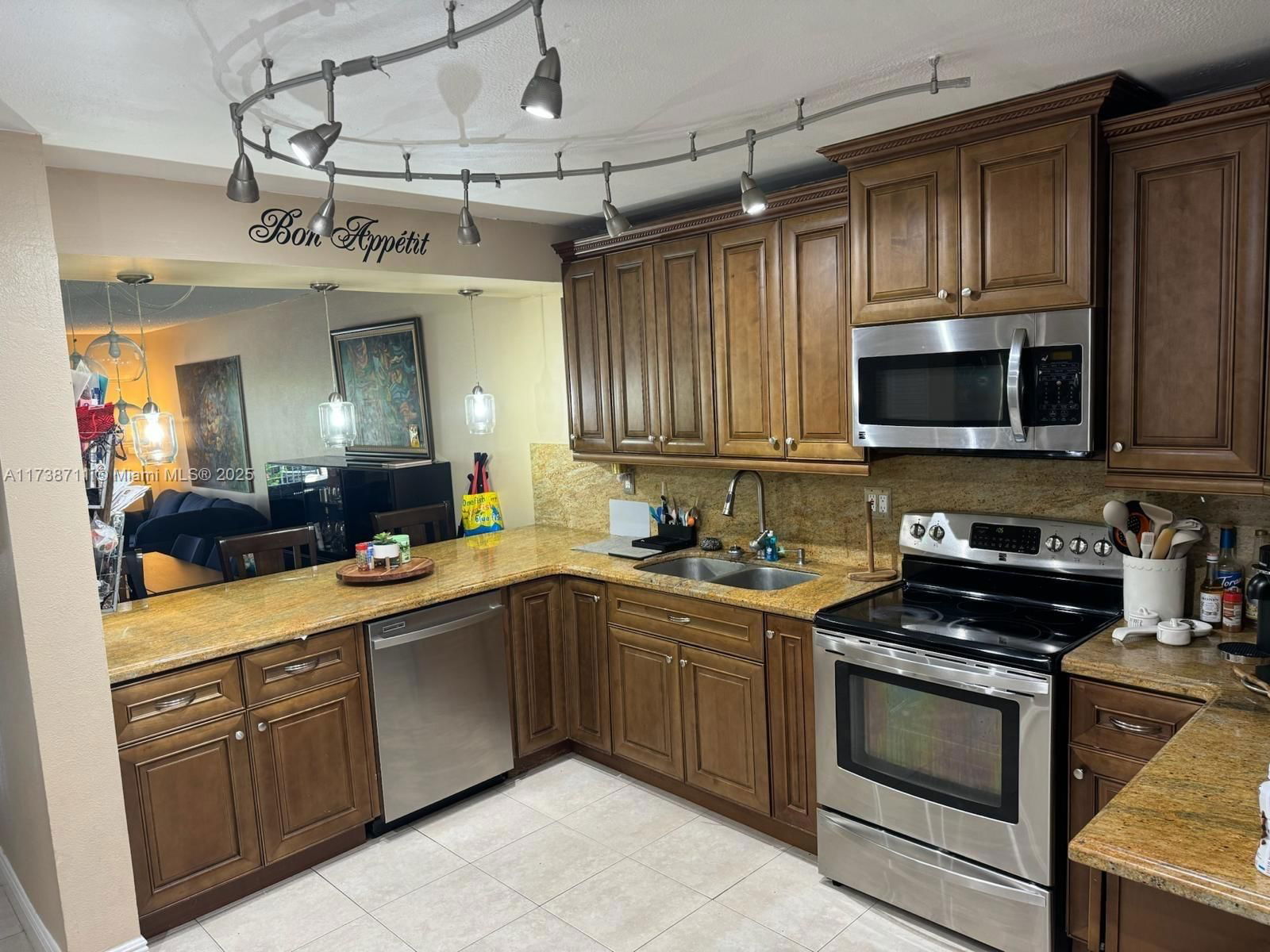 Real estate property located at 2401 11th St #3C, Miami-dade, Biltmore Club Villas Town, Miami, FL