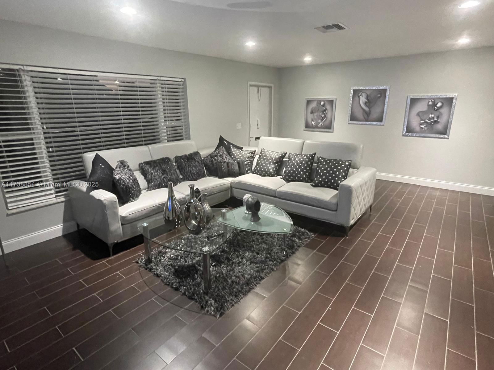 Real estate property located at 7610 66th Ter, Broward, Vanguard Village In The, Tamarac, FL