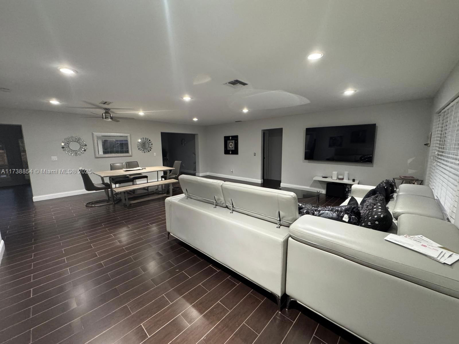 Real estate property located at 7610 66th Ter, Broward, Vanguard Village In The, Tamarac, FL