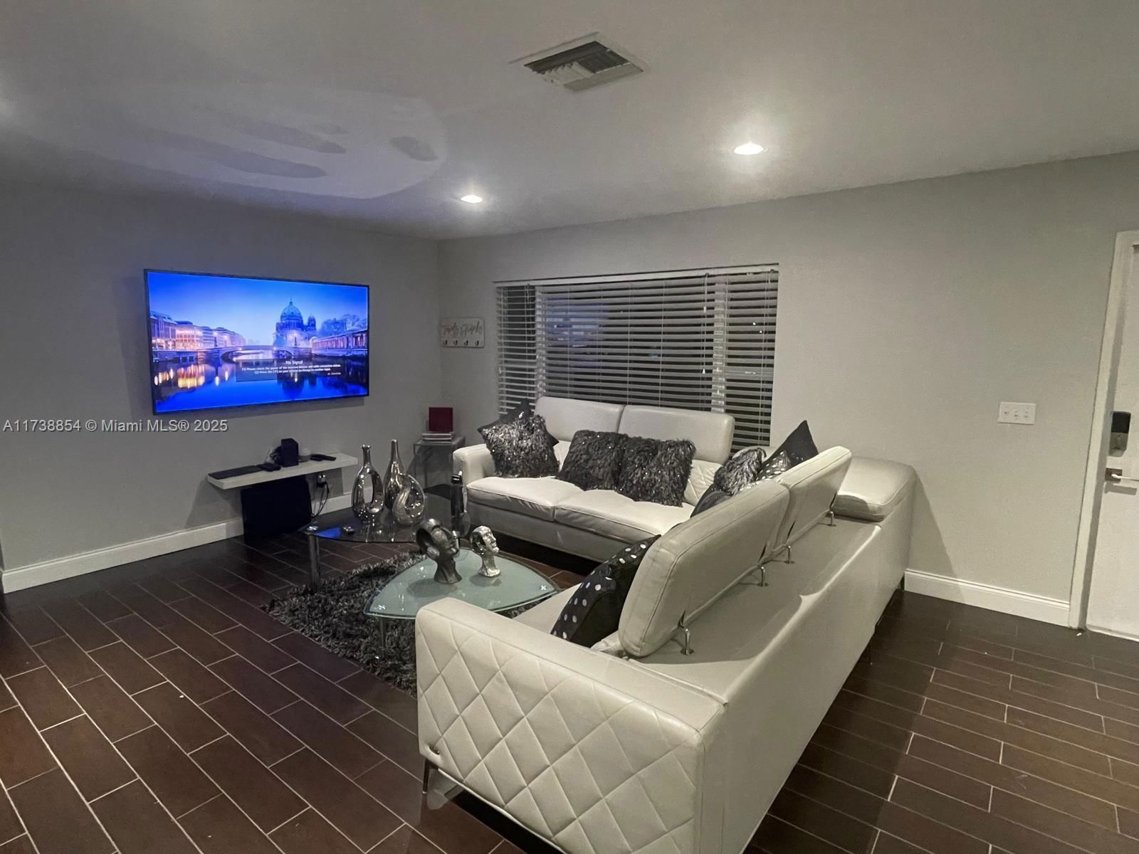 Real estate property located at 7610 66th Ter, Broward, Vanguard Village In The, Tamarac, FL