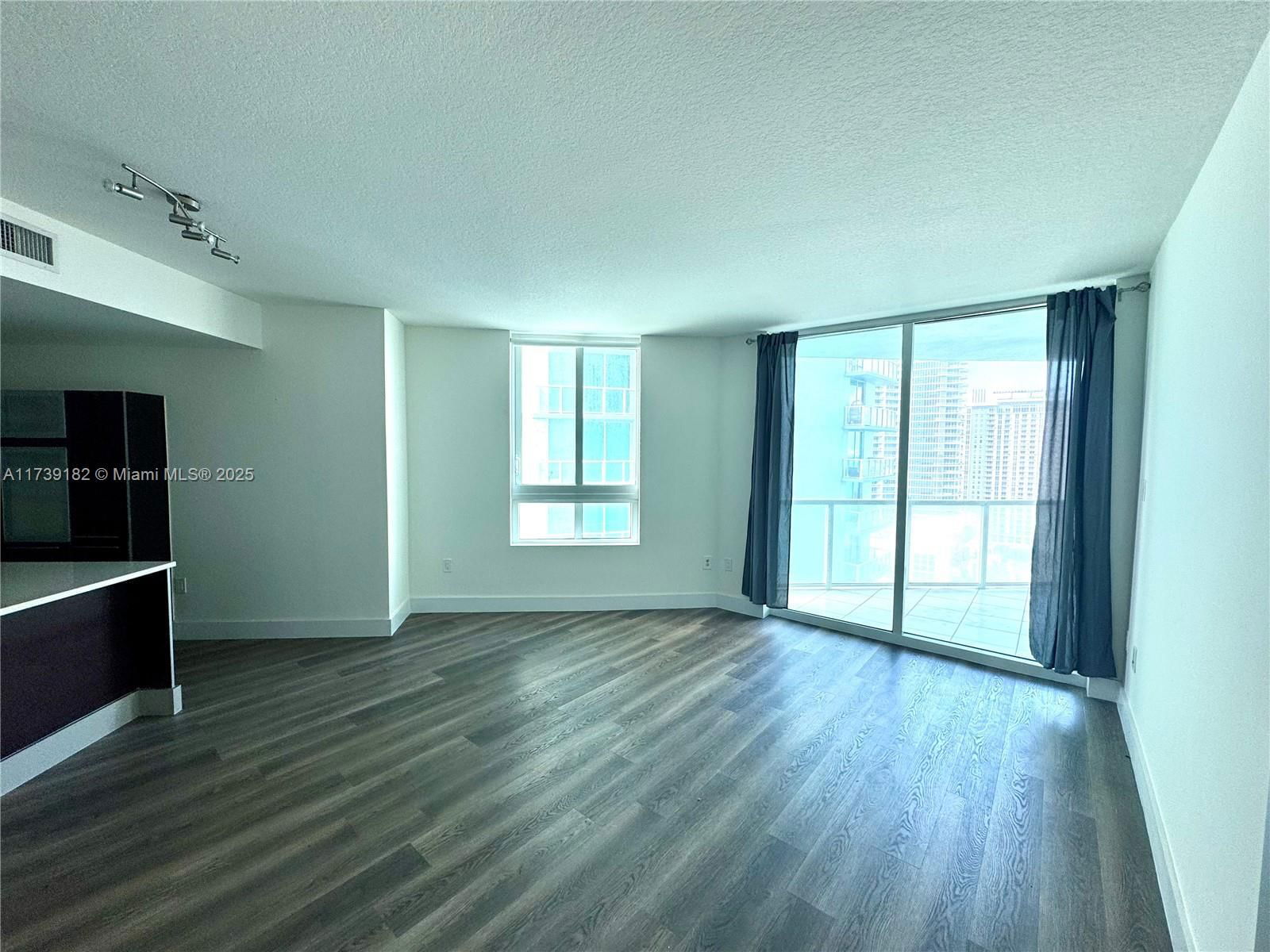 Real estate property located at 1900 Bayshore Dr #2010, Miami-dade, Quantum On The Bay Condo, Miami, FL