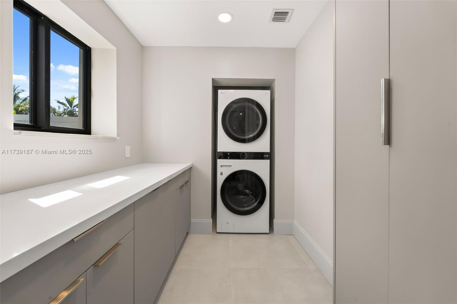 Real estate property located at 142 122nd St, Miami-dade, Breezeswept Estates, North Miami, FL