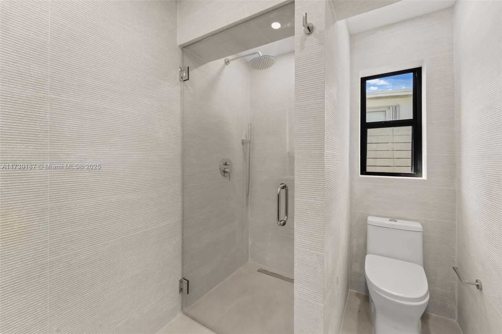 Real estate property located at 142 122nd St, Miami-dade, Breezeswept Estates, North Miami, FL