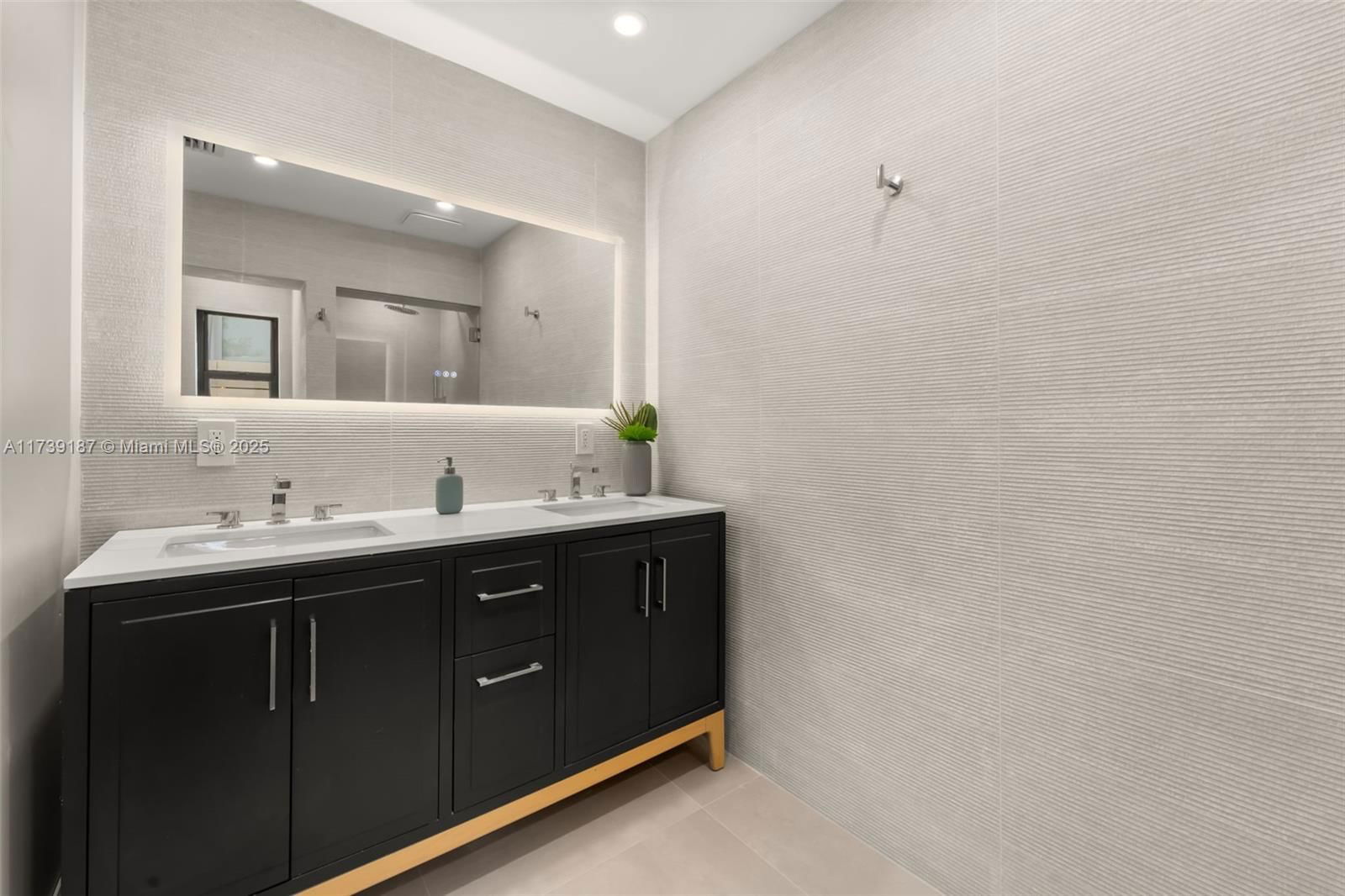 Real estate property located at 142 122nd St, Miami-dade, Breezeswept Estates, North Miami, FL