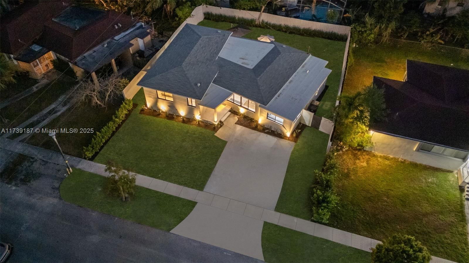 Real estate property located at 142 122nd St, Miami-dade, Breezeswept Estates, North Miami, FL