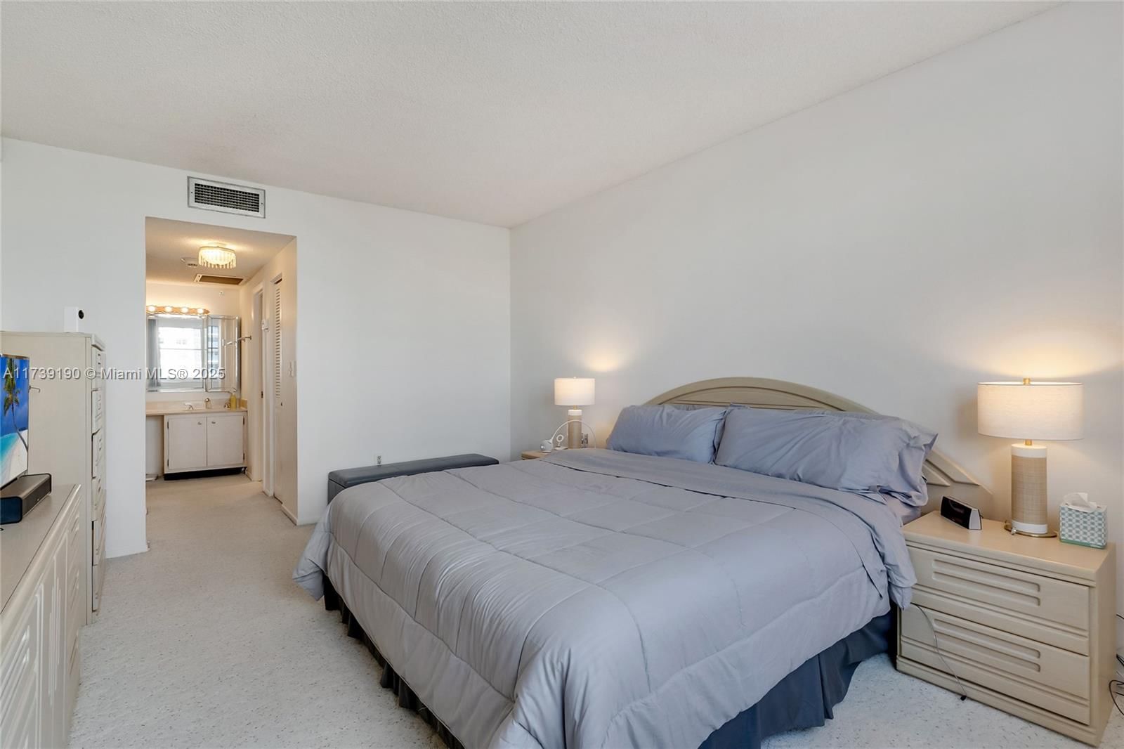 Real estate property located at 500 Bayview Dr #517, Miami-dade, Arlen House West Condo, Sunny Isles Beach, FL