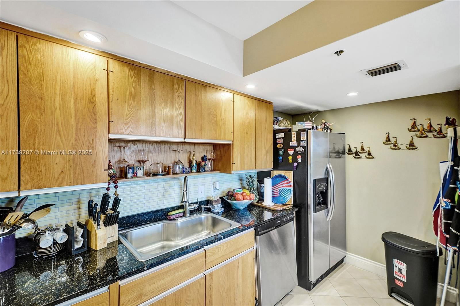 Real estate property located at 2843 Bayshore Dr #4E, Miami-dade, Grove Towers Condo, Miami, FL