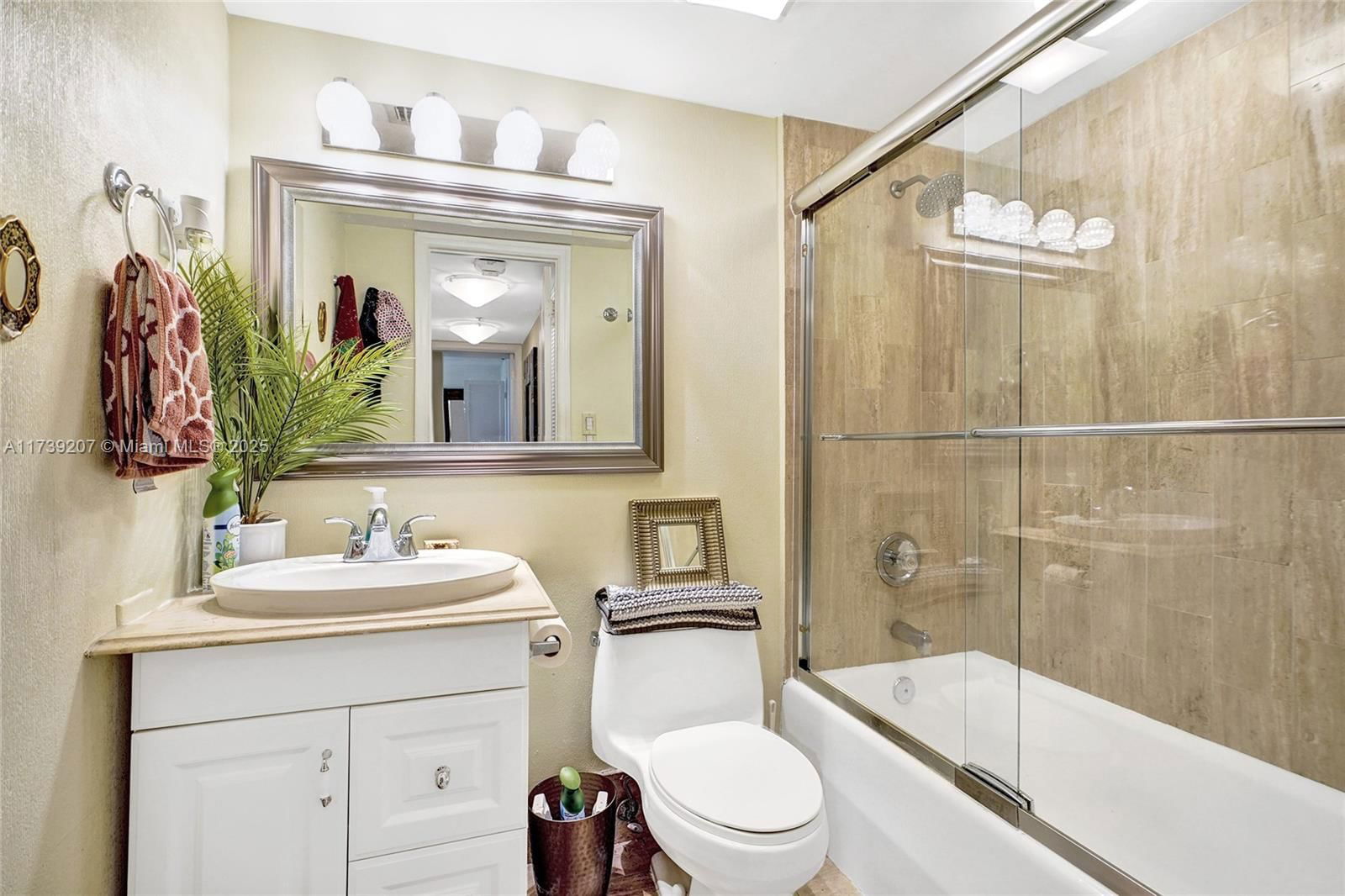 Real estate property located at 2843 Bayshore Dr #4E, Miami-dade, Grove Towers Condo, Miami, FL