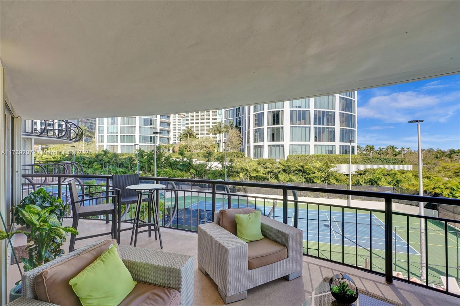Real estate property located at 2843 Bayshore Dr #4E, Miami-dade, Grove Towers Condo, Miami, FL