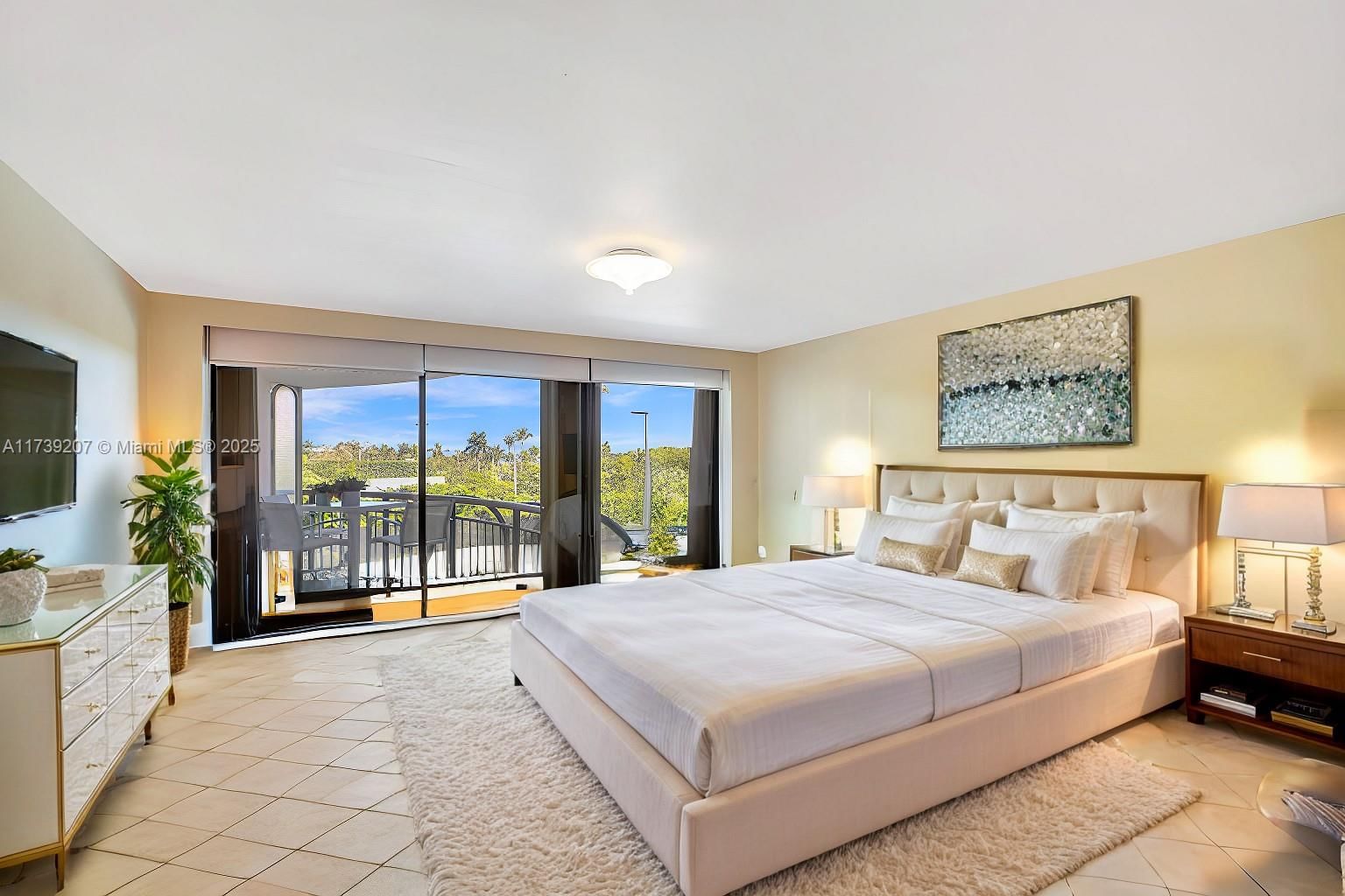 Real estate property located at 2843 Bayshore Dr #4E, Miami-dade, Grove Towers Condo, Miami, FL