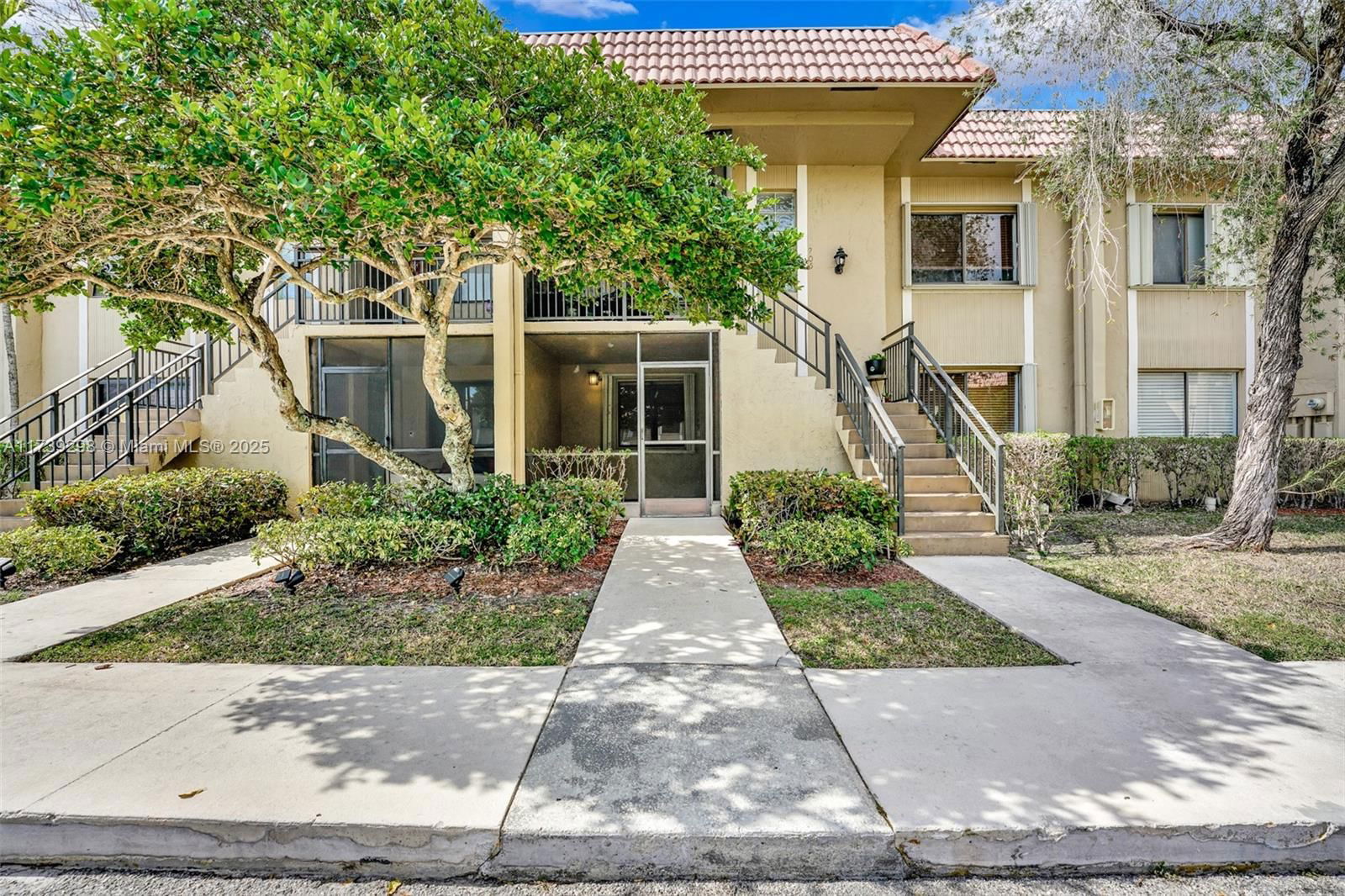 Real estate property located at 310 Lakeview Dr #105, Broward, RACQUET CLUB APTS AT BONA, Weston, FL