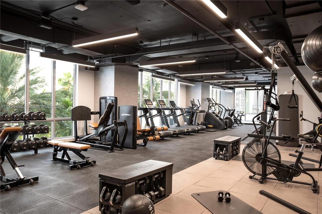Real estate property located at 227 2nd St #3109, Miami-dade, Yotelpad Miami, Miami, FL